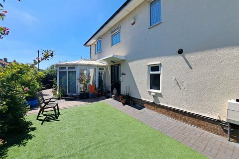 Sandhills Drive, Burnham