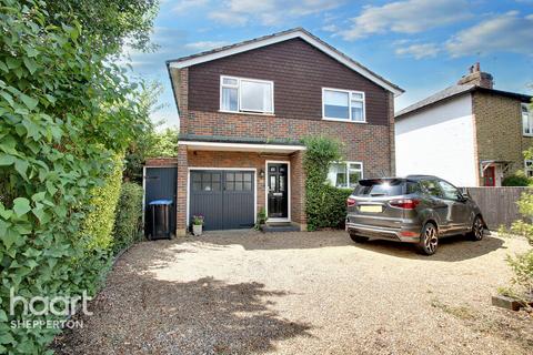 Bridge Road, Chertsey 3 bed detached house for sale