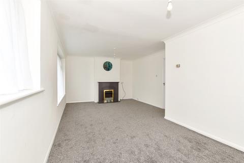 Livingstone Close, Dymchurch, Romney... 3 bed semi