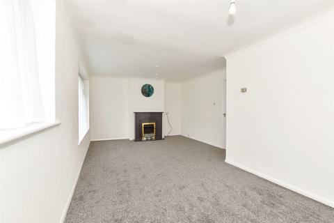 Livingstone Close, Dymchurch, Romney... 3 bed semi