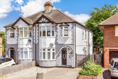 Compton Avenue, Gidea Park, Essex 3 bed maisonette for sale