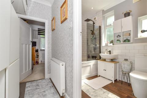 Compton Avenue, Romford RM2 3 bed maisonette for sale