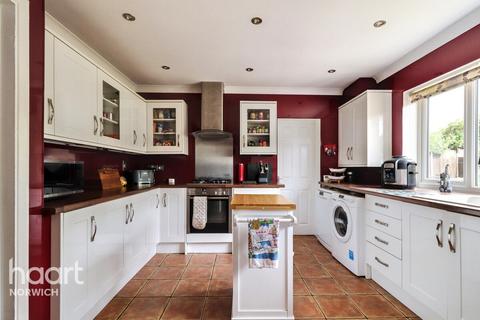 The Street, Norwich 3 bed detached house for sale