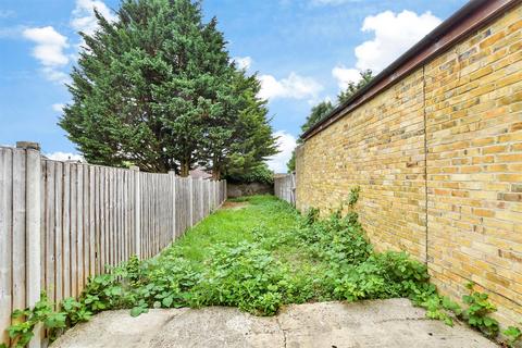 Tonbridge Road, Maidstone ME16 2 bed terraced house for sale
