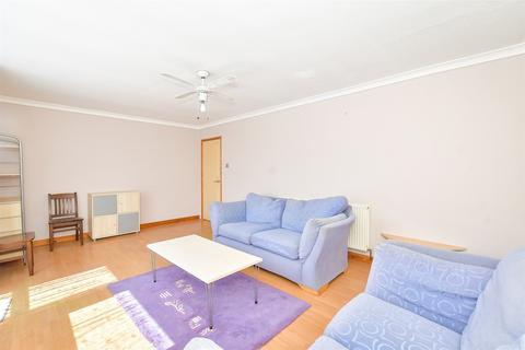 Church Street, Littlehampton BN17 2 bed flat for sale