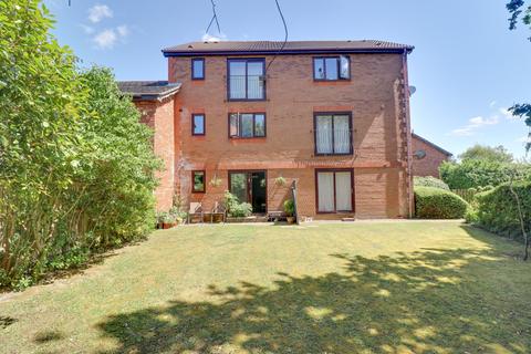Unwin Close, Waterside Park, 1 bed ground floor flat for sale