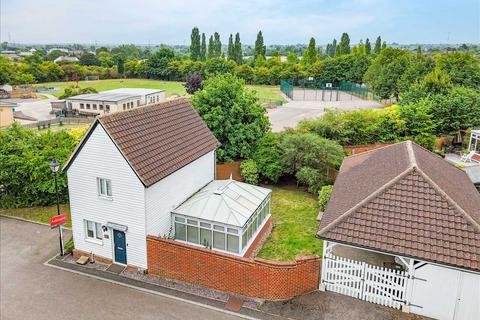 Webb Close, Chelmsford 2 bed detached house for sale