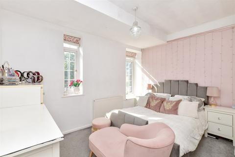 The Boulevard, Goring