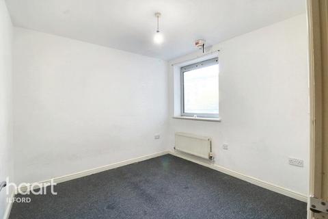 Axon Place, Ilford 2 bed flat for sale