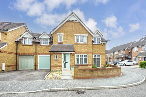 Romsey Close, Benfleet, SS7 3 bed semi