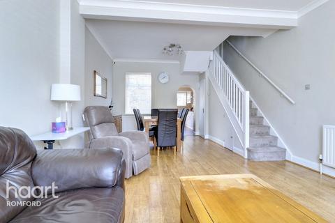 Willow Street, Romford, RM7 7LJ 2 bed terraced house for sale