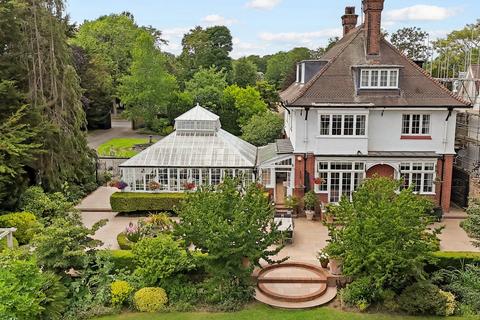 Lower Teddington Road, Surrey KT1 6 bed detached house for sale