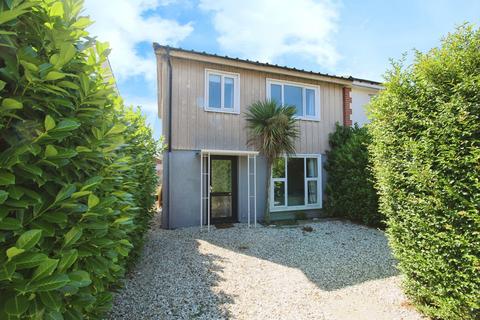 Wavell Road, Swindon, SN2 3 bed semi