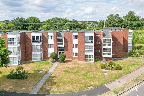 THORPE HALL AVENUE, Southend