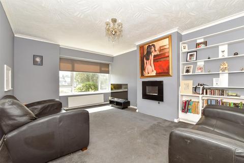 Eastern Avenue East, Romford RM1 2 bed ground floor maisonette for sale