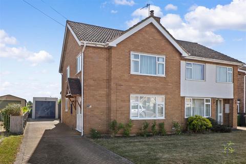 Berryfield Road, Evesham WR11 3 bed semi