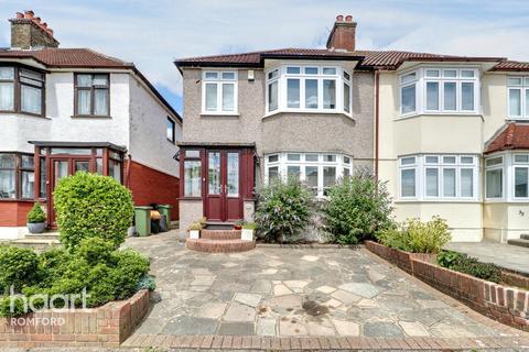Maidstone Avenue, Romford 3 bed semi