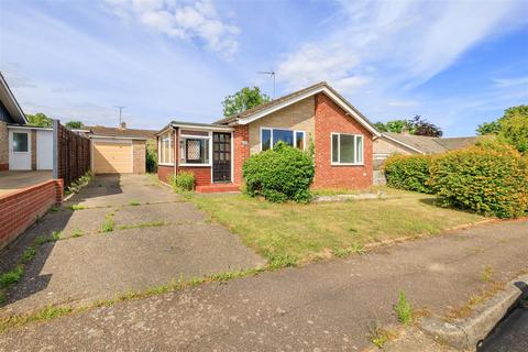 Warwick Avenue, Halesworth IP19 3 bed detached bungalow for sale