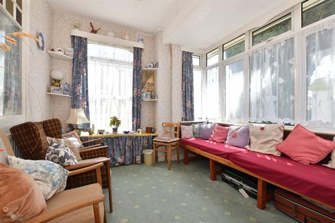 St. John's Road, Sandown PO36 4 bed semi