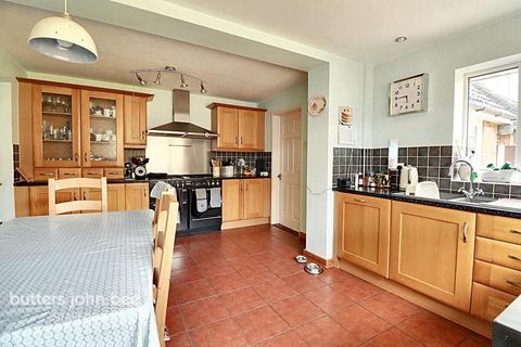 Hawkesmore Drive, Stafford 4 bed detached house for sale