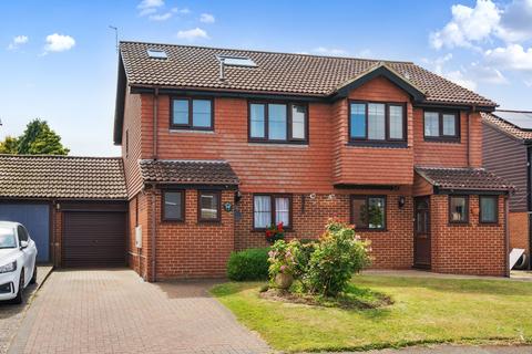 Cricketers Close, Hawkinge, CT18 4 bed semi