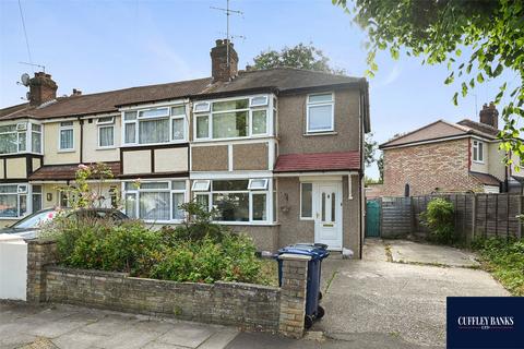 Lee Road, Perivale, Middlesex, UB6 3 bed end of terrace house for sale