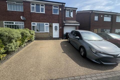 3 Hazelwood, Chadderton, Oldham, OL9 9TB 4 bed semi