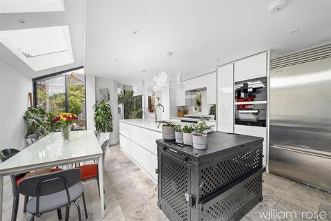 Second Avenue, London E17 5 bed terraced house for sale