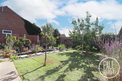 Blackbird Close, Bradwell, NR33 2 bed detached bungalow for sale