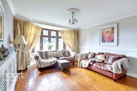 Lambs Lane South, Rainham, RM13 9XH 3 bed detached house for sale