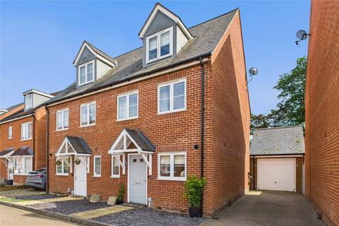 Royal Gardens, Tadley, Hampshire, RG26 3 bed semi
