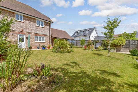 St. Crispin Close, Deal CT14 4 bed detached house