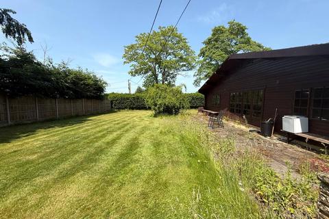 Addington, Buckinghamshire MK18 4 bed detached house for sale