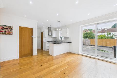 Brighton Road, South Croydon 2 bed apartment for sale