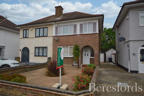 Carter Drive, Collier Row, RM5 2 bed semi