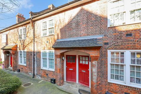 Bartlett Mews, E14 2 bed terraced house for sale
