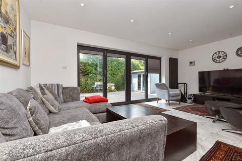 Daymerslea Ridge, Leatherhead KT22 2 bed detached bungalow for sale