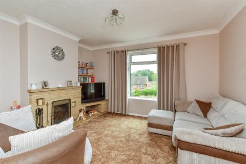 Hereward Way, Lewes BN7 3 bed semi