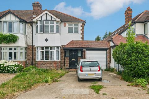 Summer Avenue, East Molesey KT8 3 bed semi