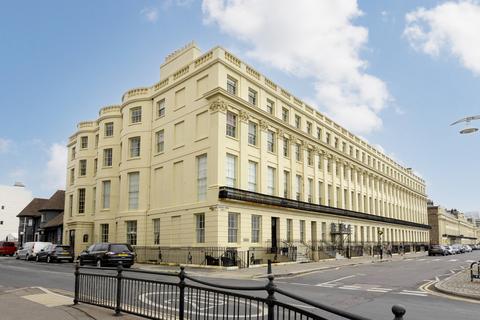 Brunswick Terrace, Hove, BN3 2 bed flat for sale