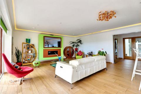 Pollard Close, Newport 4 bed detached house for sale