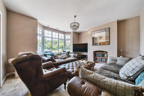 18 Belvidere Road, Shrewsbury, SY2 5LR 5 bed semi