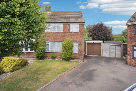 Deans Close, Tring 3 bed semi