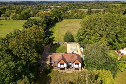 Fryern Road, Storrington, RH20 4 bed detached house for sale