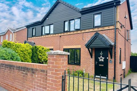 North Royds Wood, Barnsley, S71 3NW... 3 bed semi