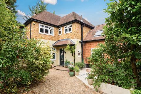 Devonshire Road, Weybridge, KT13 4 bed house for sale