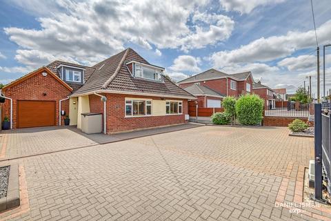 Great Berry Lane, Basildon SS16 5 bed detached house for sale