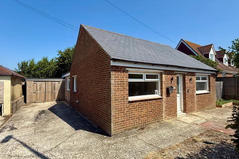 75 Hythe Road, Dymchurch, Romney... 3 bed detached bungalow for sale