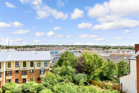 Arctic Road, Cowes, Isle of Wight 2 bed flat for sale