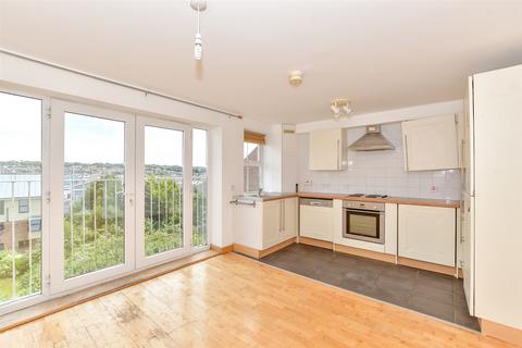Arctic Road, Cowes, Isle of Wight 2 bed flat for sale